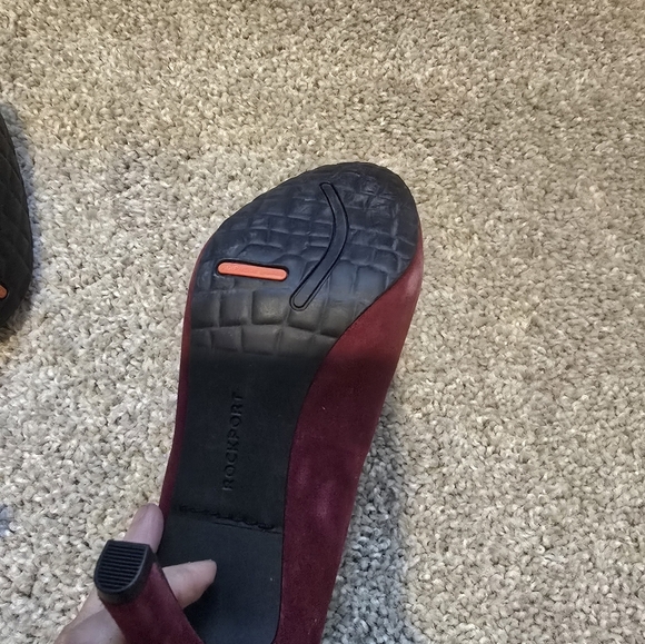 Rockport Burgundy Heels with Silver Accents - Picture 9 of 9
